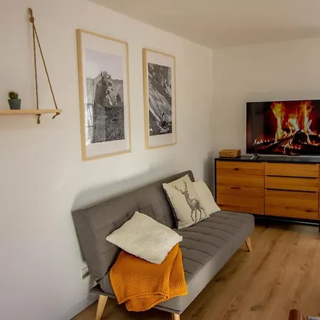 Nordic Retreat With Free Parking 아파트